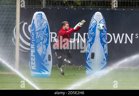 Berlin, Germany. 13th Oct, 2020. Loris Karius, new goalkeeper at 1 FC Union Berlin, in action on the training ground. Credit: Christophe Gateau/dpa/Alamy Live News Stock Photo
