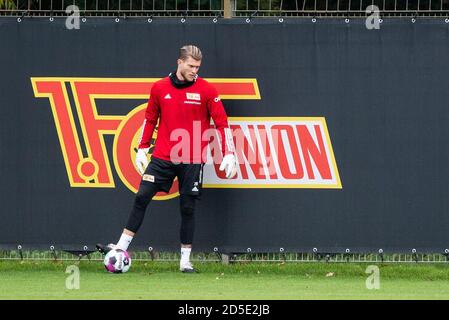 Berlin, Germany. 13th Oct, 2020. Loris Karius, new goalkeeper at 1 FC Union Berlin, is standing on the training pitch. Credit: Christophe Gateau/dpa/Alamy Live News Stock Photo