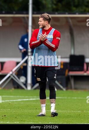 Berlin, Germany. 13th Oct, 2020. Loris Karius, new goalkeeper at 1 FC Union Berlin, is standing on the training pitch. Credit: Christophe Gateau/dpa/Alamy Live News Stock Photo