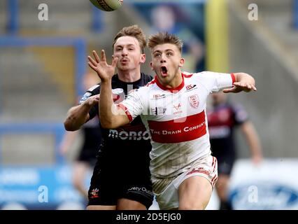 Salford Red Devils' Olly Ashall-Bott (left) pushes Hull KR's Mikey Lewis resulting in Hull KR being awarded a penalty try during the Betfred Super League match at the Halliwell Jones Stadium, Warrington. Stock Photo