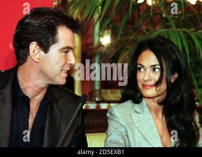 Actor Pierce Brosnan looks at Italian actress Maria Grazia Cuccinotta after arriving in Bilbao February 15. Brosnan and Cuccinotta will film in Spain some sequences for the new James Bond film 'The World is not Enough', also starring Robert Carlyle, Serena Scott Thomas, Denise Richards and Sophie Marceau.  ES/KM
