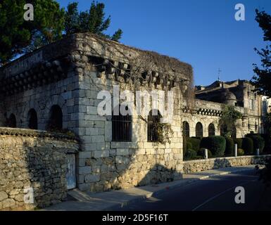 Spain, Community of Madrid, Cadalso de los Vidrios. Palace of Villena. It was built in 1423, on initiative of Alvaro de Luna, Duke of Trujillo and Constable of Castile, who used it as a summer residence. Renaissance style. It owes its name to the Marquis of Villena, Juan Fernandez Pacheco, who benefited from the fall from grace of Alvaro de Luna. Stock Photo