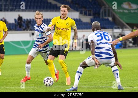 Wilson KARNAVUAKA (DU, r.) Tries to stop Marco REUS (DO); left: Vincent VERMEIJ (DU); Action, game scene; Soccer DFB Pokal 1st round, MSV Duisburg (DU) - Borussia Dortmund (DO) 0: 5, on September 14, 2020 in Duisburg / Germany. | usage worldwide Stock Photo