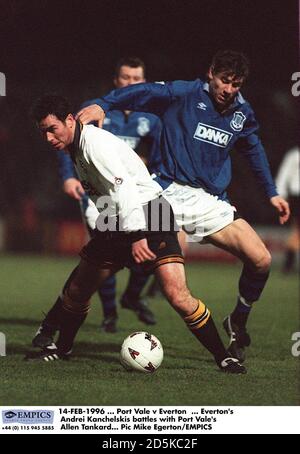 14-FEB-1996 ... Port Vale v Everton  ... Everton's Andrei Kanchelskis battles with Port Vale's Allan Tankard Stock Photo