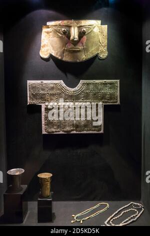 Gold mask of Sican culture, The metalware gallery, 'National Museum of Archaeology, Anthropology and History of Peru', Lima, Peru, South America Stock Photo