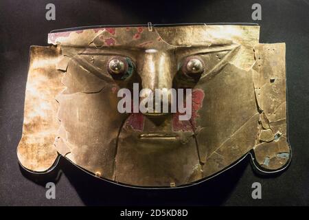 Gold mask of Sican culture, The metalware gallery, 'National Museum of Archaeology, Anthropology and History of Peru', Lima, Peru, South America Stock Photo