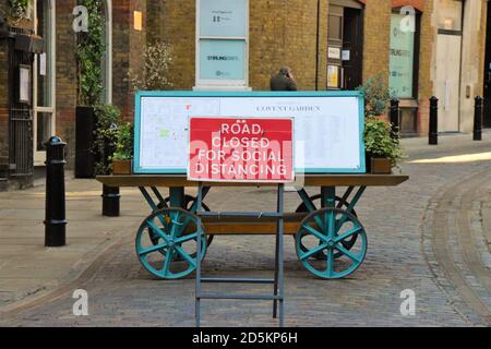 Road Closed For Social Distancing sign in Covent Garden, London, UK Stock Photo