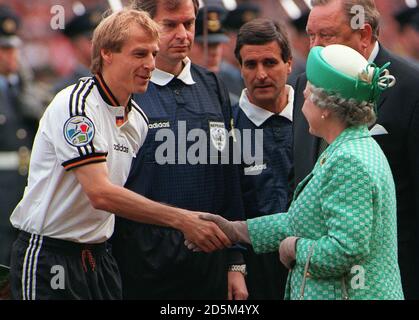 Germany captain Jurgen Klinsmann meets Her Majesty The Queen before the Euro 96 final Stock Photo