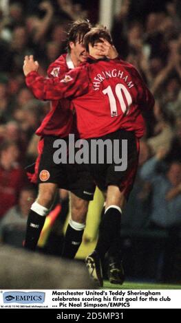 Manchester United's Teddy Sheringham (right) celebrates with teammate David Beckham (left) scoring his first goal for the club Stock Photo