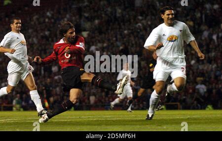 Manchester United's Ruud van Nistelrooy scores the second goal against Debrecan Stock Photo
