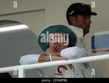 England's captain Michael Vaughan looks up to the skies during a delay for bad light during the second day of the fifth and final test at the Brit Oval Stock Photo