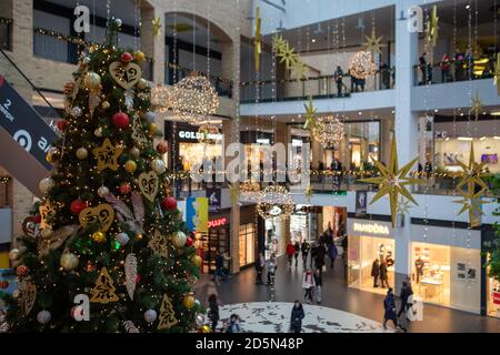 display window at the Free People store, an American bohemian style  clothing brand, in Rockefeller Center or Centre in Manhattan Stock Photo -  Alamy