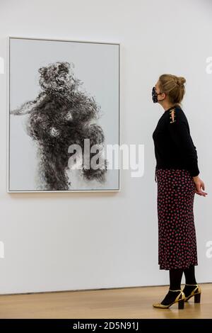 London, UK.  14 October 2020. A staff member poses with "Young dancing bear”, 2019, at the preview of Maggi Hambling: 2020 at Malborough Gallery in Mayfair.  The exhibition of recent paintings coincides with Hambling’s 75th Birthday and runs 15 October to 21 November 2020.   Credit: Stephen Chung / 17�Թ����� Live News Stock Photo