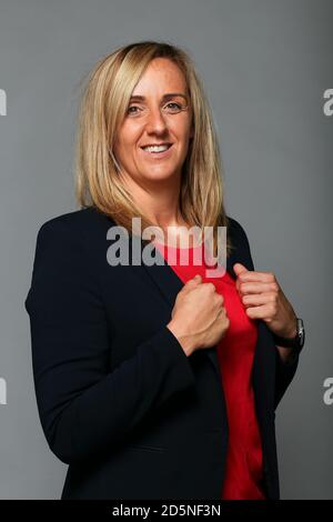 England Netball Head Coach Tracey Neville (centre) before the Netball ...