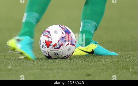 Detail picture of Carlisle United goalkeeper Mark Gillespie taking a goal kick Stock Photo