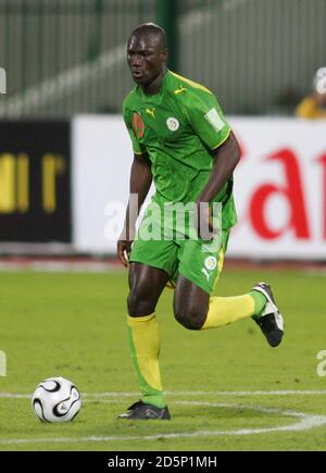 Senegal's Papa Bouba Diop celebrates scoring against France Stock Photo -  Alamy