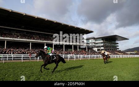 Le Prezien ridden by Barry Geraghty wins the Racing Post Arkle Trophy Trial Novices´ Chase during The Open Sunday at Cheltenham Racecourse Stock Photo