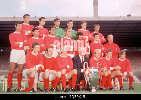 Manchester United team group: (back row, l-r) Bill Foulkes, John Aston, Jimmy Rimmer, Alex Stepney, Alan Gowling, David Herd; (middle row, l-r) David Sadler, Tony Dunne, Shay Brennan, Pat Crerand, George Best, Francis Burns and trainer Jack Crompton. (Front row, l-r) ?, Nobby Stiles, Denis Law, manager Matt Busby, Bobby Charlton, Brian Kidd and John Fitzpatrick Stock Photo