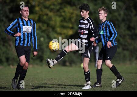 Chorleywood Common Youth Hurricane U15's (black and white kit) v Berkhamsted Raiders Black U15's (blue and black kit) at Chorleywood House, Hertfordshire.  Stock Photo