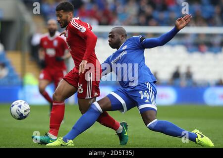 Birmingham City's David Davis (left) holds off challenge from Cardiff City's Sol Bamba  Stock Photo