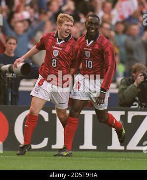 England's Paul Scholes celebrates with Andy Cole after scoring his first goal  Stock Photo