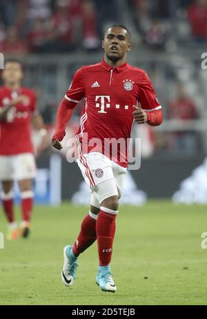 Douglas Costa, Bayern Munich Stock Photo - Alamy