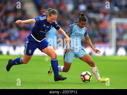 Birmingham City's Aoife Mannion (left) and Manchester City's Nikita Parris battle for the ball Stock Photo