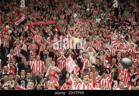 Sunderland fans celebrate winning the Division One Championship and gaining promotion to the FA Carling Premiership Stock Photo