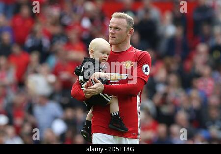 Manchester United's Wayne Rooney applauds the fans with his young son at the end of the match against Crystal Palace during the Premier League match at Old Trafford Stock Photo