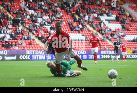 Charlton Athletic's Ezri Konsa goes round Northampton Town goalkeeper David Cornell Stock Photo