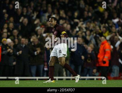 Arsenal's Thierry Henry celebrates scoring the second goal against Juventus Stock Photo