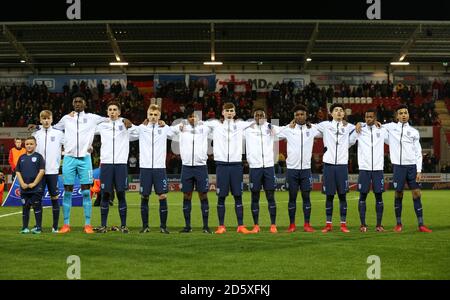 England's U-17s (left-right) Thomas Doyle, Arthur Okonkwo, Luis Binks, Louie Sibley, Vontae Daley-Campbell, James Garner, Arvin Appiah, Ethan Laird, Curtis Jones, Rayhaan Tulloch and Mason Greenwood line up before match against Germany Stock Photo