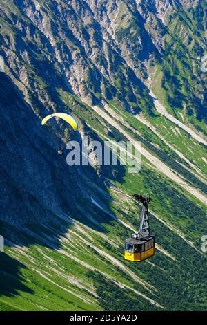 Germany, Bavaria, Allgaeu, Allgaeu Alps, Tandem paragliders and Nebelhorn Cable Car Stock Photo