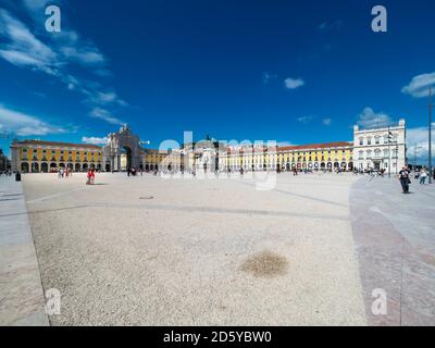 Portugal, Lisboa, Baixa, Praca do Comercio, triumphal arch Arco da Rua Augusta, equestrian statue King Jose I Stock Photo
