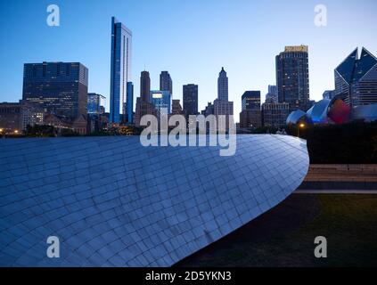 USA, Illinois, Chicago, Skyline, Jay Pritzker Pavilion, BP Pedestrian Bridge Stock Photo