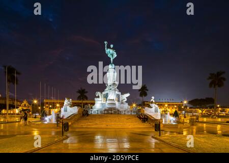 Peru, La Libertad, Trujillo, Plaza de Armas, Liberation Monument at night Stock Photo