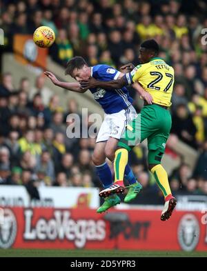 Ipswich Town's Stephen Gleeson, (left) battles for possession of the ball with Norwich City's Alexander Tettey, (right) Stock Photo