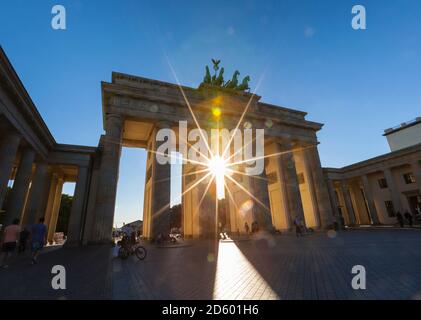 Germany, Berlin, Berlin-Mitte, Sun shining through Brandenburg Gate, Pariser Platz Stock Photo