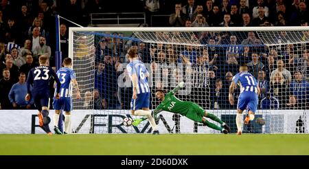 Brighton & Hove Albion's Pascal Gross (second left) scores his side's first goal of the game from the penalty spot Stock Photo