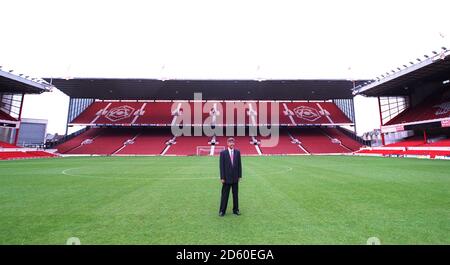 FILE PHOTO: Arsene Wenger is to leave Arsenal at the end of the season, ending a near 22-year reign as manager  The New Arsenal Manager Arsene Wenger pictured in the middle of the pitch at Highbury  ... Soccer - Arsenal New Manager - Arsene Wenger - Highbury Stadium ... 22-09-1996 ... Dortmund ... Deutschland ... Photo credit should read: Aubrey Washington/EMPICS Sport. Unique Reference No. 198986 ... Motor racing, Portuguese Grand Prix. Johnny Herbert leads  Rubens Barrichello Stock Photo