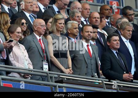 Sir Bobby Charlton (2nd left) with wife Norma Ball (left), Manchester United chief executive Ed Woodward (2nd right) Stock Photo