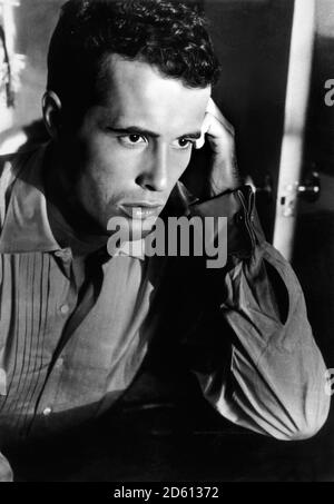 1950 c., USA : The american scandalous gay  underground actor , writer and movie director KENNETH ANGER ( born in 1927 ), author of scandalous book HOLLYWOOD BABYLON ( Hollywood Babilonia ), 1959 .  - FILM - CINEMA UNDERGROUND - regista cinematografico -  GAY - LGBT  - omosessualità - omosessuale - homosexual - homosexuality - REGISTA CINEMATOGRAFICO - SCANDALS - SCANDALI - pettegolezzo - pettegolezzi - GOSSIP ---  Archivio GBB Stock Photo