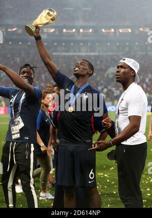 France's Paul Pogba celebrates with the trophy after the FIFA World Cup 2018 final at the Luzhniki Stadium in Moscow, 15th July 2018 Stock Photo