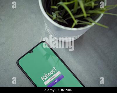 Lod, Israel - July 8, 2020: Modern minimalist office workspace with black mobile smartphone with Kahoot! app launch screen with logo on a marble backg Stock Photo