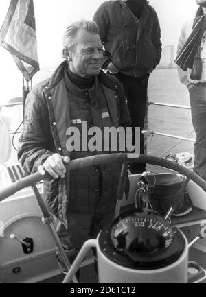 SKIPPER OF FLYER WHICH WON THE 1981 ROUND THE WORLD YACHT RACE        CORNELIUS VAN RIETSCHOTEN STEERS THE YACHT ACROSS THE FINISHING LINE. Stock Photo