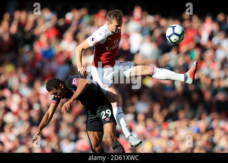 Everton's Dominic Calvert-Lewin (left) and Arsenal's Rob Holding battle for the ball Stock Photo