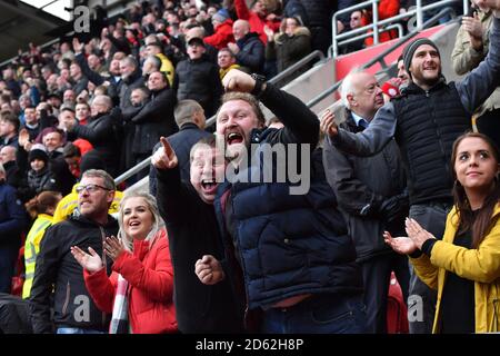 Fans celebrates as Sheffield United's Mark Duffy celebrates scoring his side's first goal of the game Stock Photo