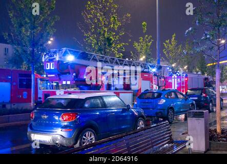 May 15, 2019, Moscow, Russia. Fire engines in the courtyard of the apartment building where the fire occurred, at night during the rain. Stock Photo