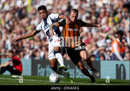 Hull City's Kamil Grosicki (right) battles for the ball with West Bromwich Albion's Mason Holgate Stock Photo