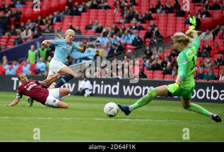 Manchester City Women's Lauren Hemp comes close to scoring a fourth goal Stock Photo